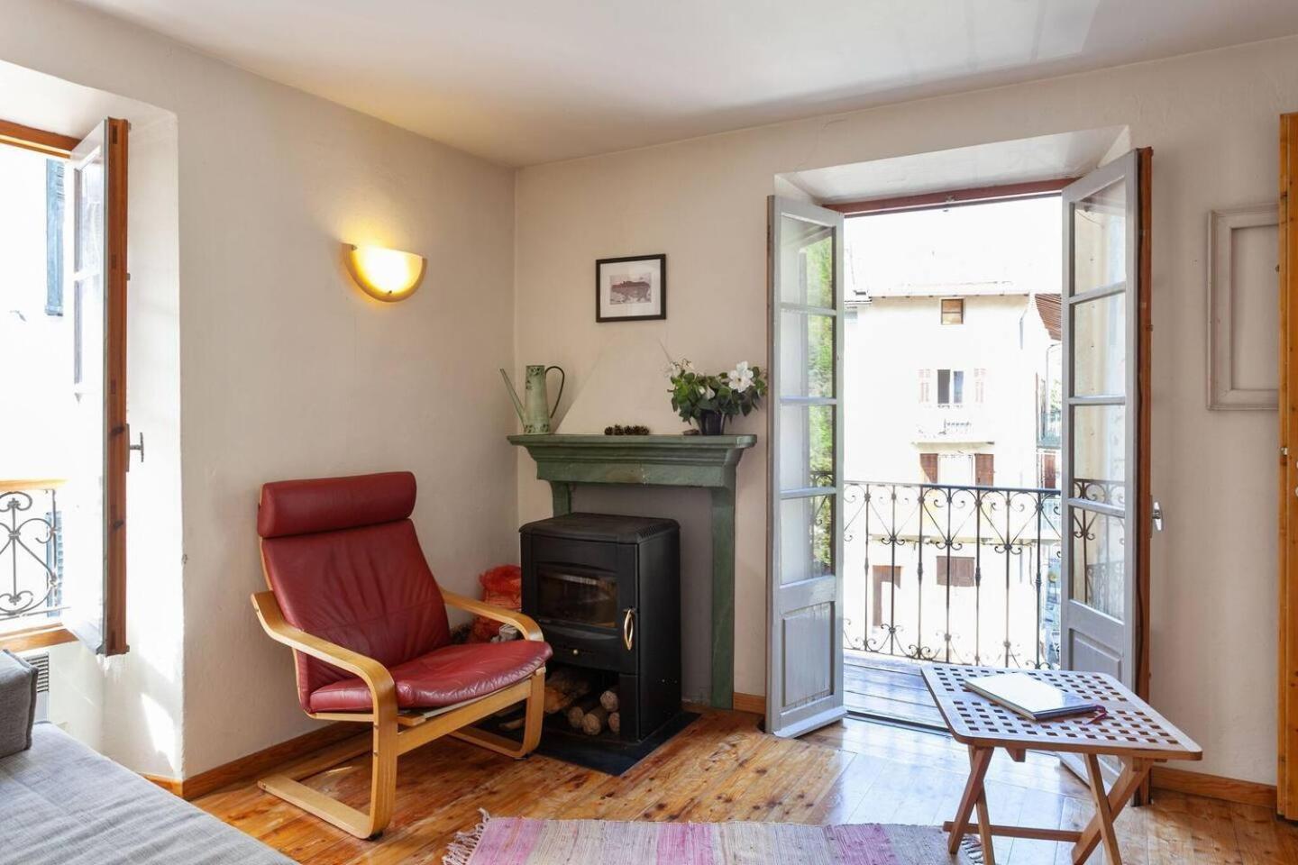 Sunny 1-Bed Apartment In Lovely Mountain Village La Brigue Экстерьер фото