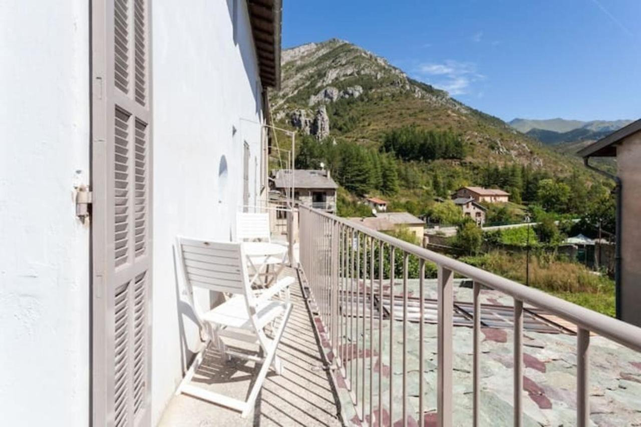 Sunny 1-Bed Apartment In Lovely Mountain Village La Brigue Экстерьер фото
